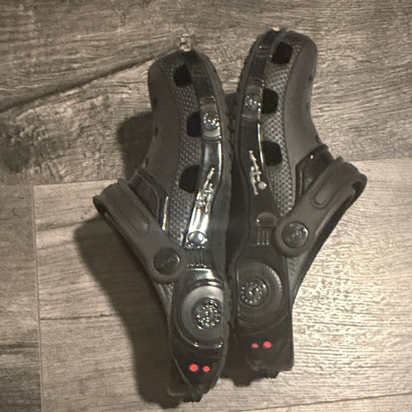 CROCS Kids Black and Yellow Superhero Slippers Batman - Picture 4 of 7